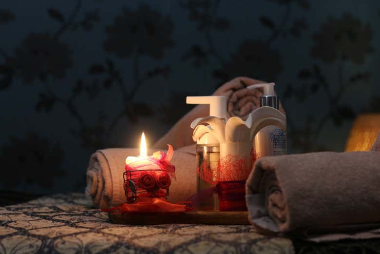 Velas e óleos para criar o clima durante o banho turco