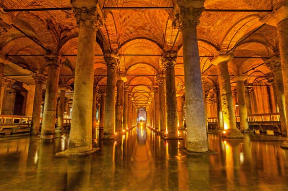 Tour pela Cisterna da Basílica